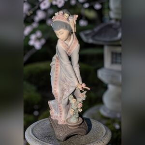 Lladro Figurine "JAPANESE TRADITIONAL GEISHA GIRL" #1449 Retired 1998 Mint